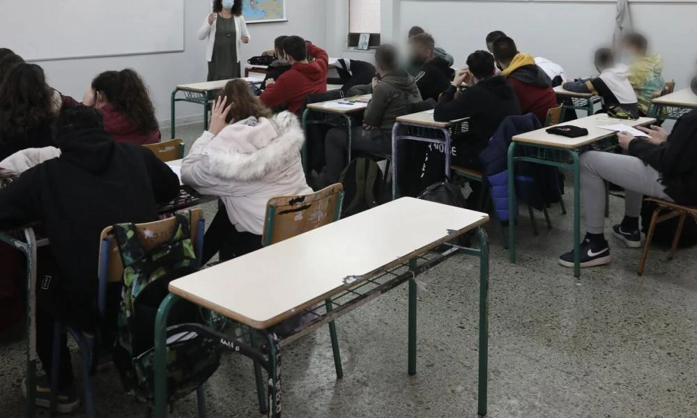 Πέραμα: Έπεσε από τον τρίτο όροφο του σχολείου 14χρονη μαθήτρια - Τι δήλωσαν η συμμαθήτρια και ο αδερφός της